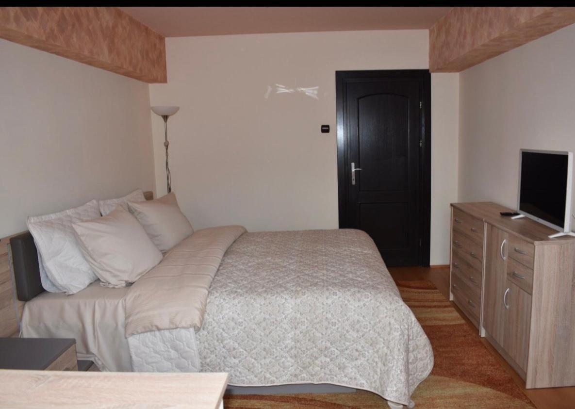 Central Apartment 4 Rooms Brașov Exterior foto