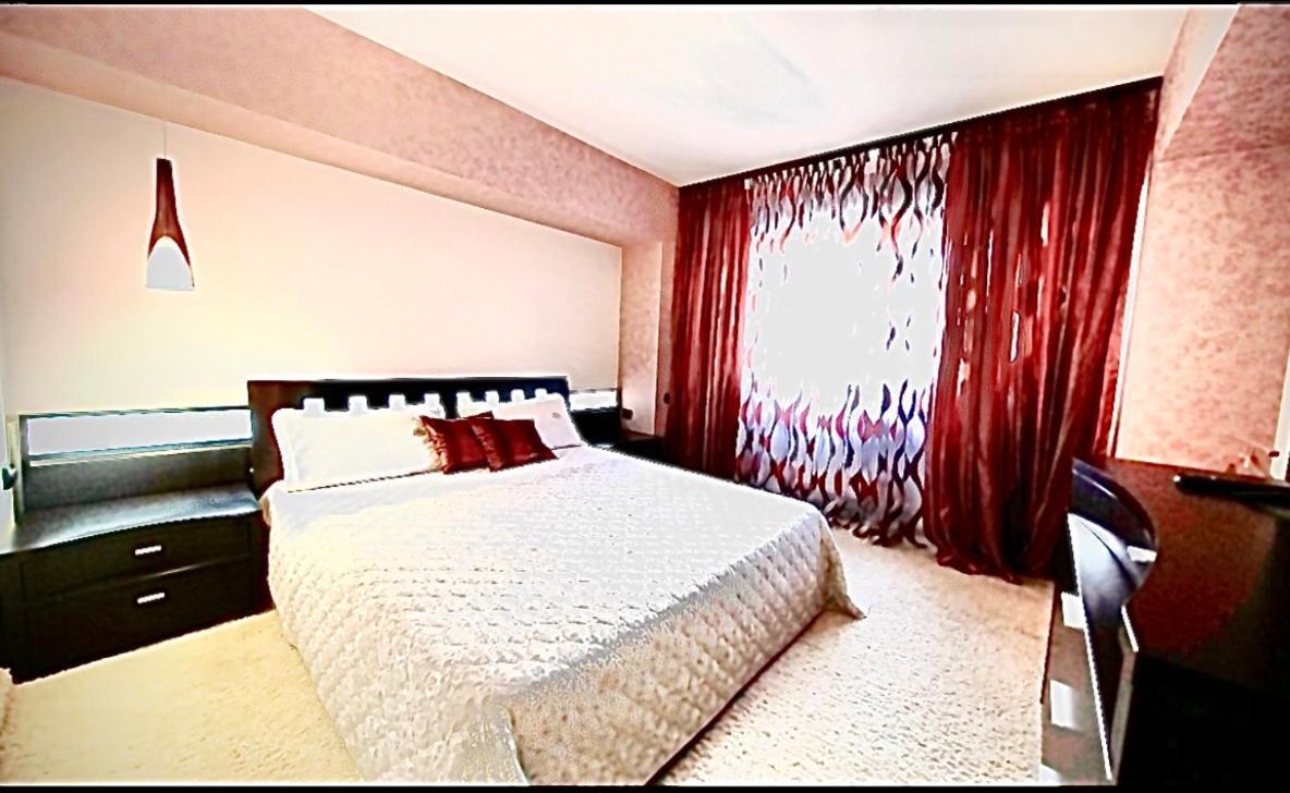Central Apartment 4 Rooms Brașov Exterior foto
